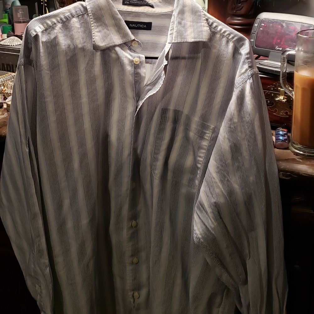 NAUTICA LONG SLEEVE BUTTON UP DRESS 👔 WHITE WITH BLUE PIN STRIPES 100% cotton